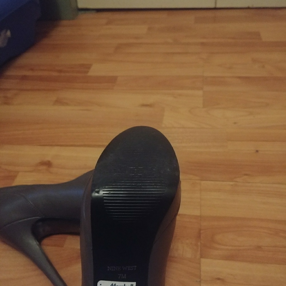 Shoes - Picture 2 of 4